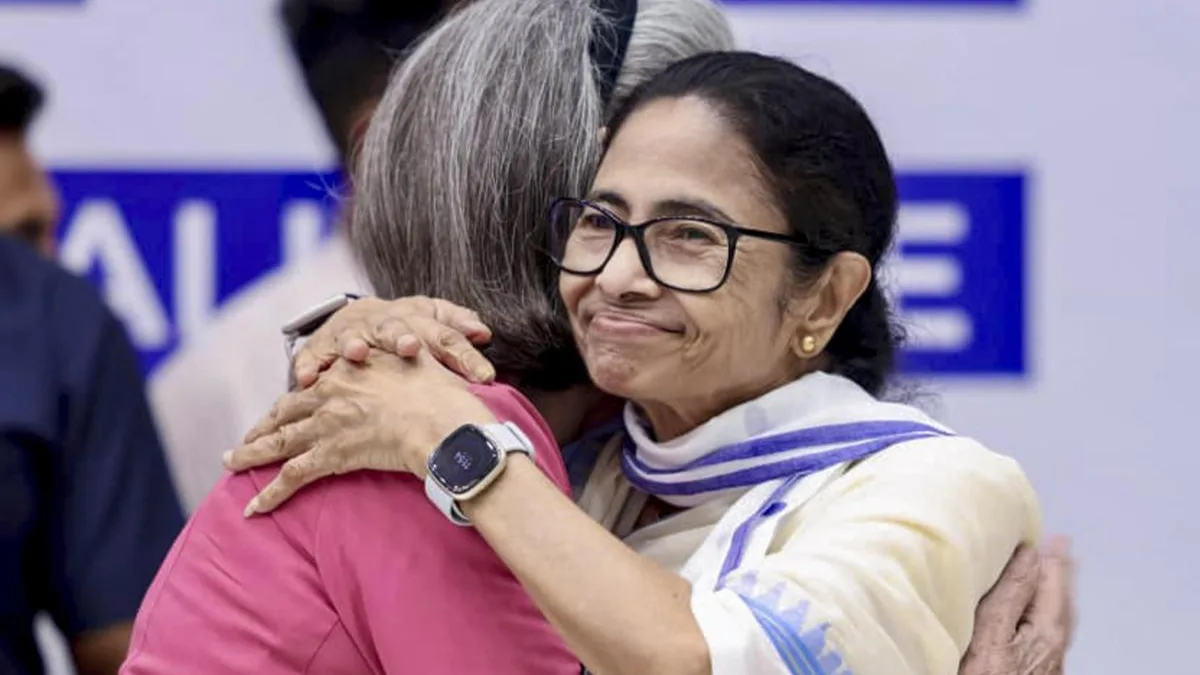 क्या कांग्रेस में TMC का विलय कर सकती हैं ममता? जानिए कानून क्या कहता