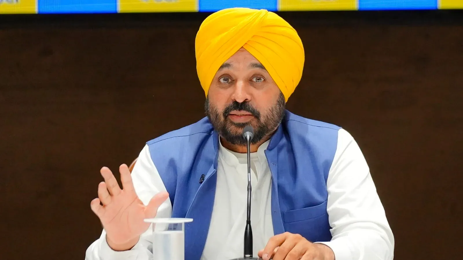 अकाल तख्त से टकराव के बीच AAP का नया दांव, क्या हिंदू वोट बैंक पर है नजर?