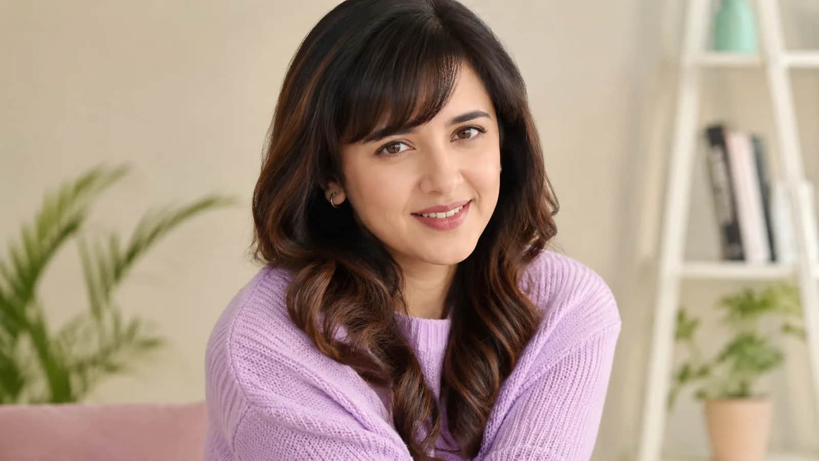 Shirley Setia Turns 33