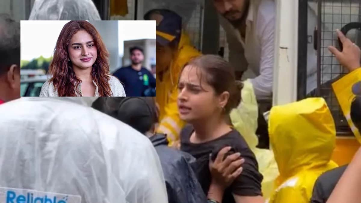 Ayesha Khan Detained at CJP Protest