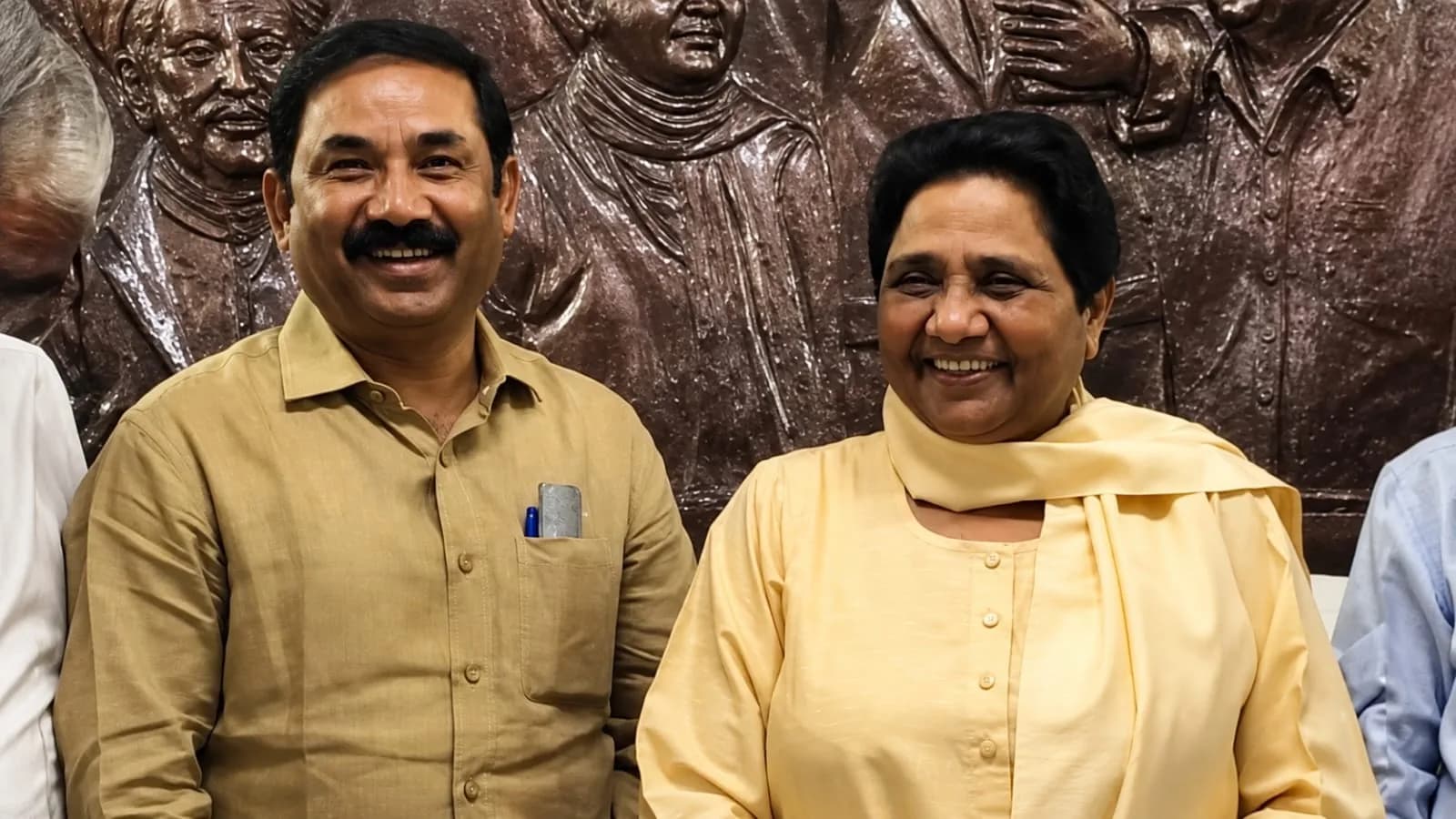 मायावती का बड़ा एक्शन, अपने समधी अशोक सिद्धार्थ को BSP से किया बाहर...