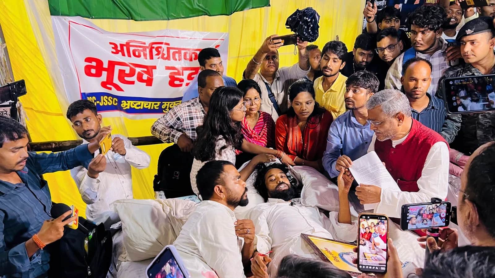 Babulal Marandi Visits Hunger Strike Site Amid Jharkhand Recruitment Protest