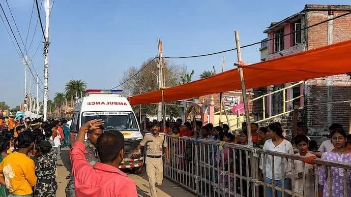 करंट फैल गया है"... अफवाह के बाद भागने लगे श्रद्धालु, अशोक धाम में भगदड़ से 7 श्रद्धालु की मौत…