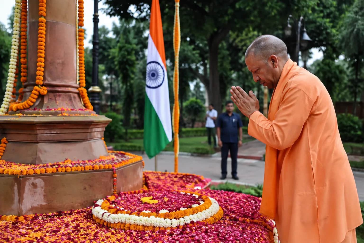 Yogi Pays Tribute