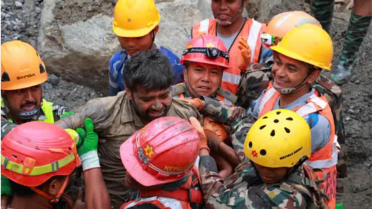 Rescuers face challenges as tunnels remain blocked