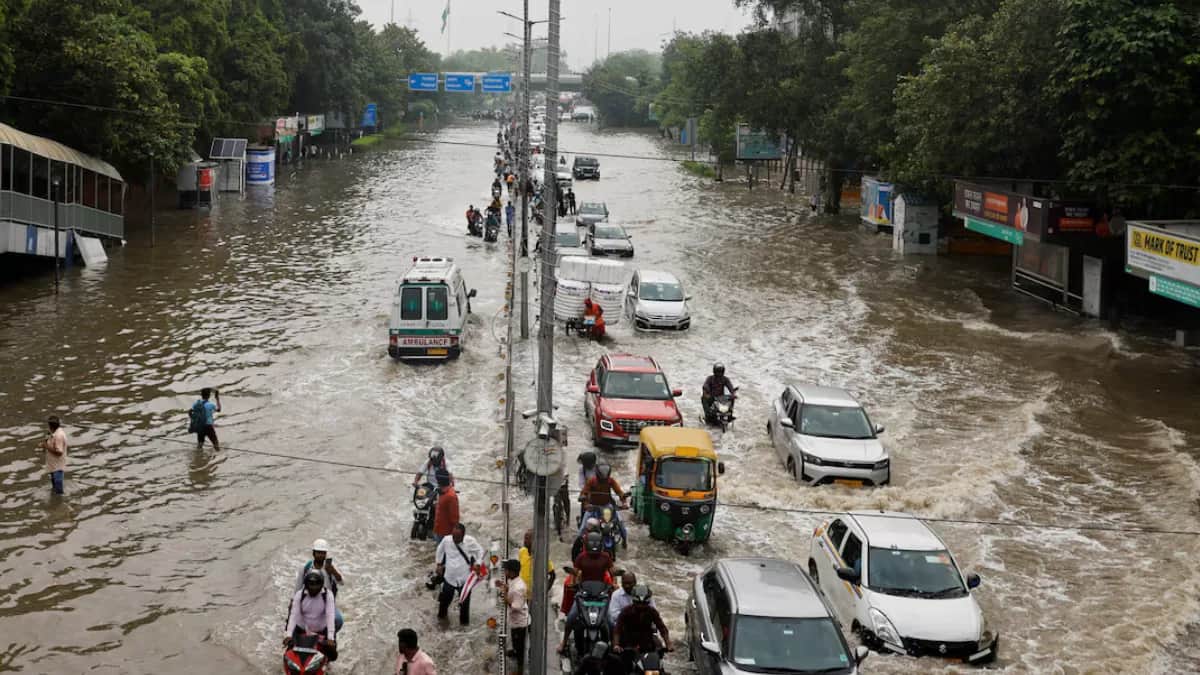 Waterlogging disrupts traffic and businesses