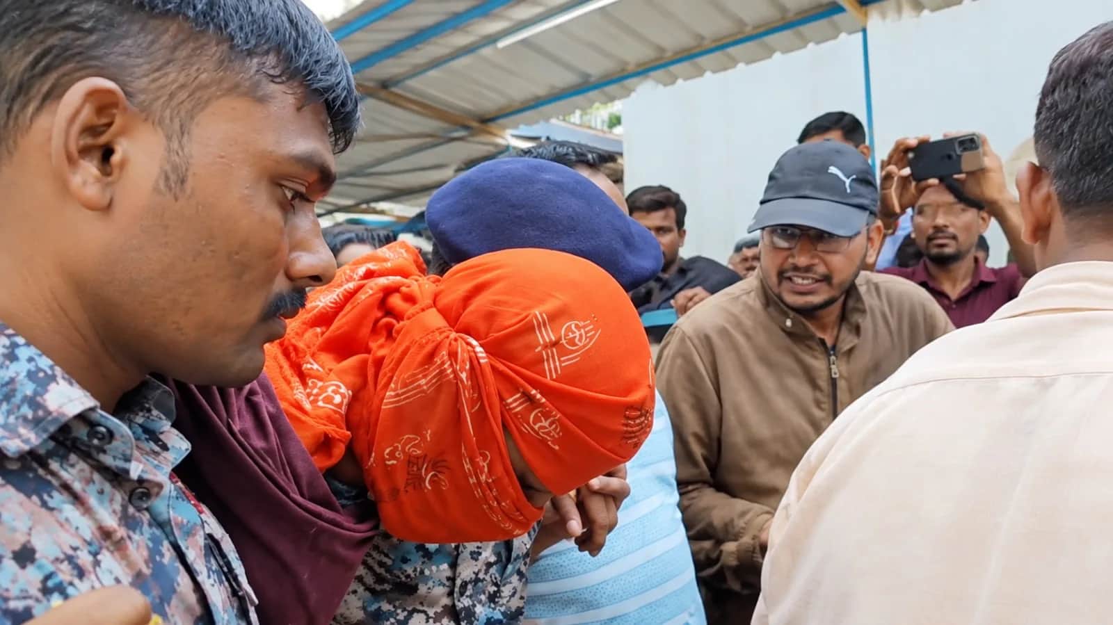 इलाज के बाद औपचारिक गिरफ्तारी