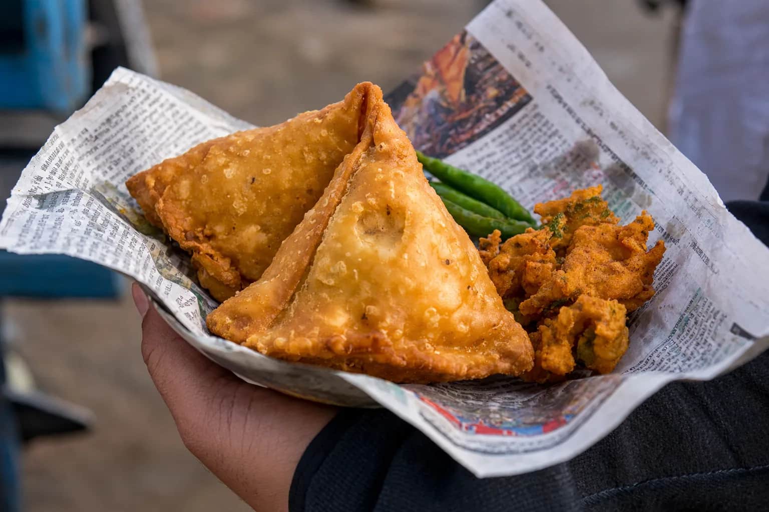 अख़बार में समोसा खाना पड़ सकता है भारी, जानिए क्या है खतरा