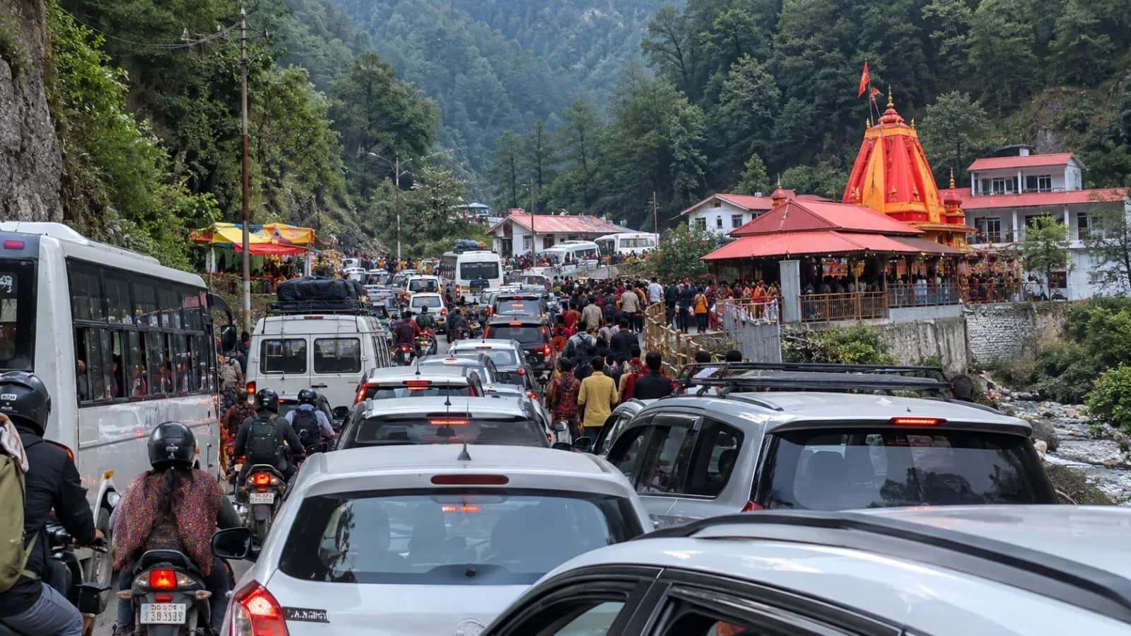 हनुमान अंश की रिलीज़ के बाद कैंची धाम में उमड़ा श्रद्धालुओं का सैलाब